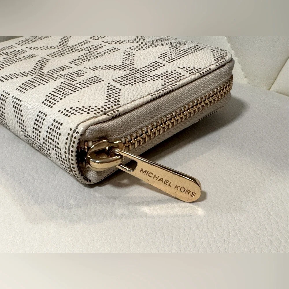 MICHAEL KORS WALLET EUC - Picture 3 of 6